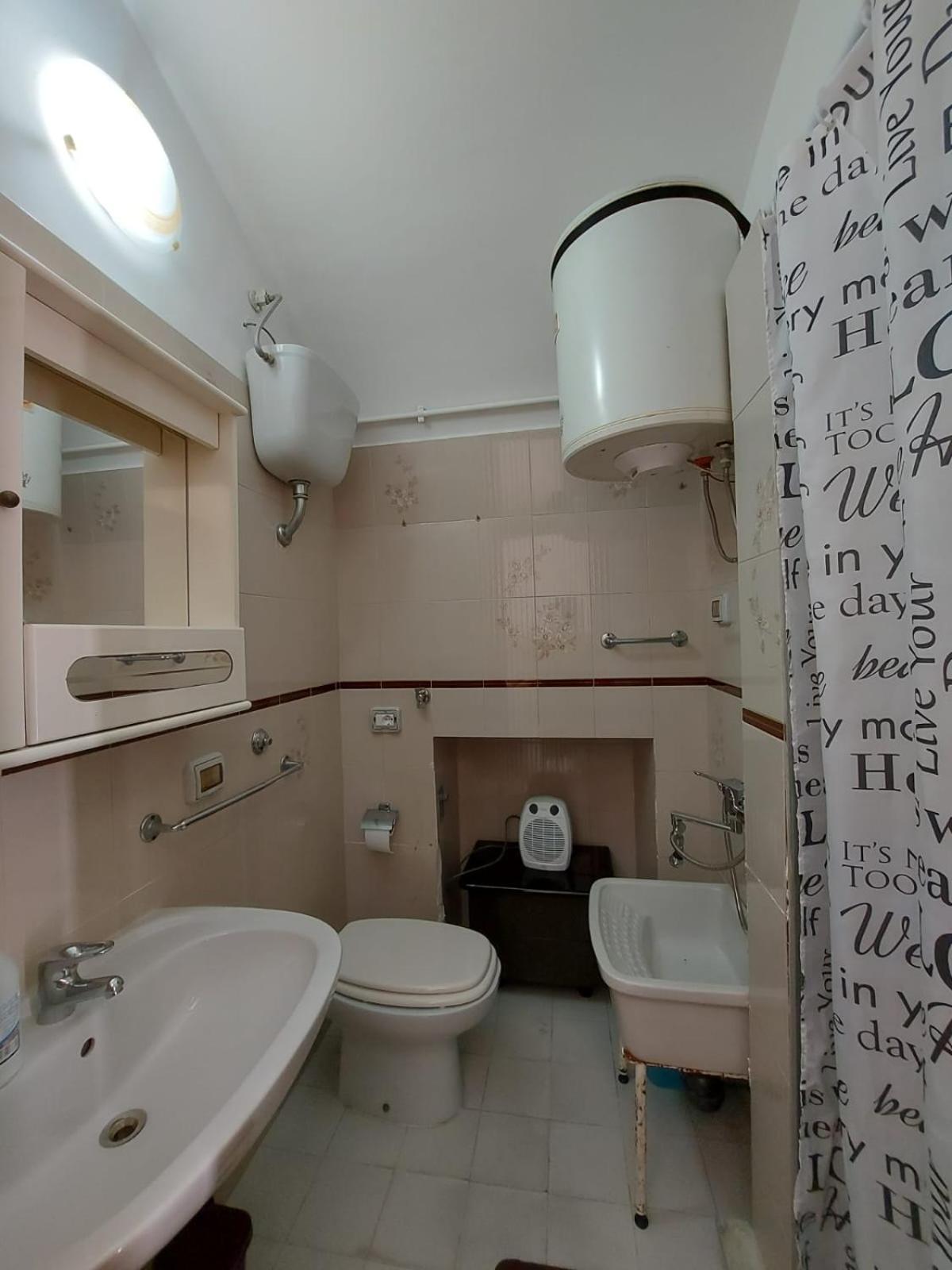 Lupus In Fabula Hostel Miglionico Room photo